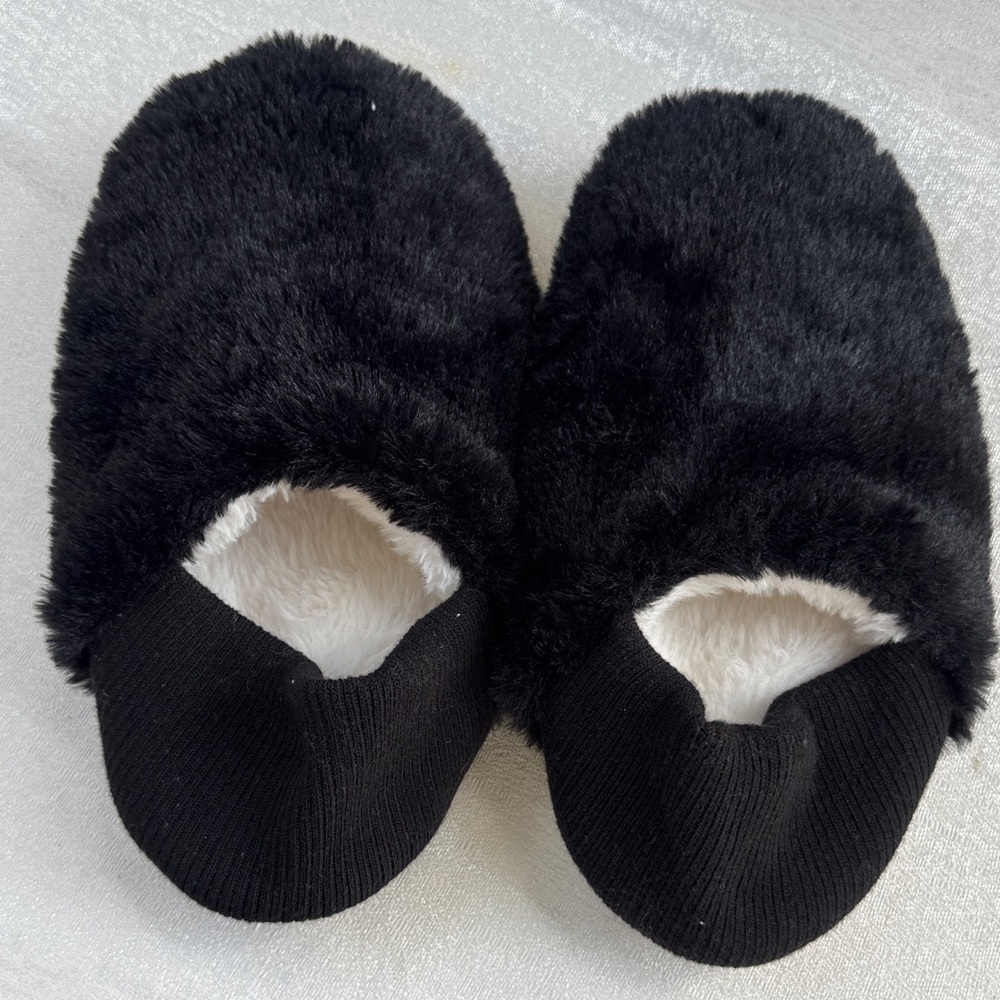 Kids Plush Slip-On Slippers in Black - Cozy Indoor Shoes